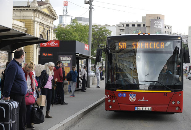 ЛОША ХИГИЈЕНА У АУТОБУСИМА: До Сремчице у диму и прашини